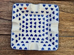 Maxi Aschenbecher, 17,5 x 17,5 cm, 3,5 cm hoch, Schatzsuche, BSN A-1201^Bunzlauer Keramik Best